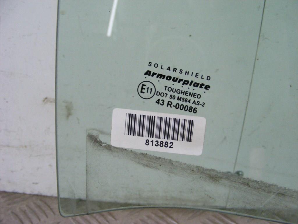 Стекло двери задней правой