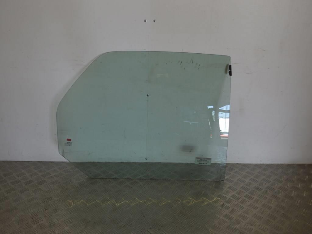 Стекло двери задней правой Renault Scenic 1 (1996-2003)