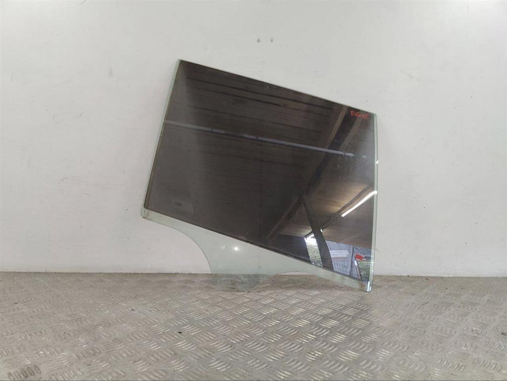 Стекло двери задней правой