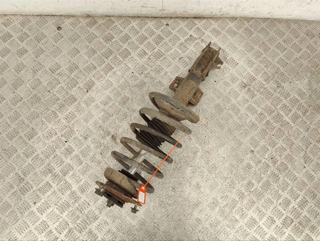 Стойка передняя правая