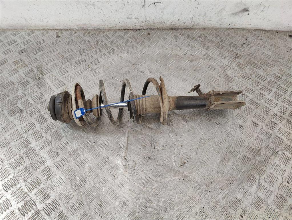 Стойка передняя правая