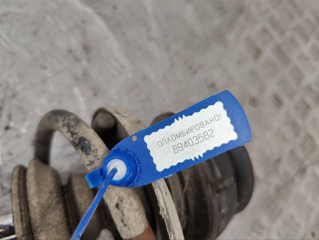 Стойка передняя правая