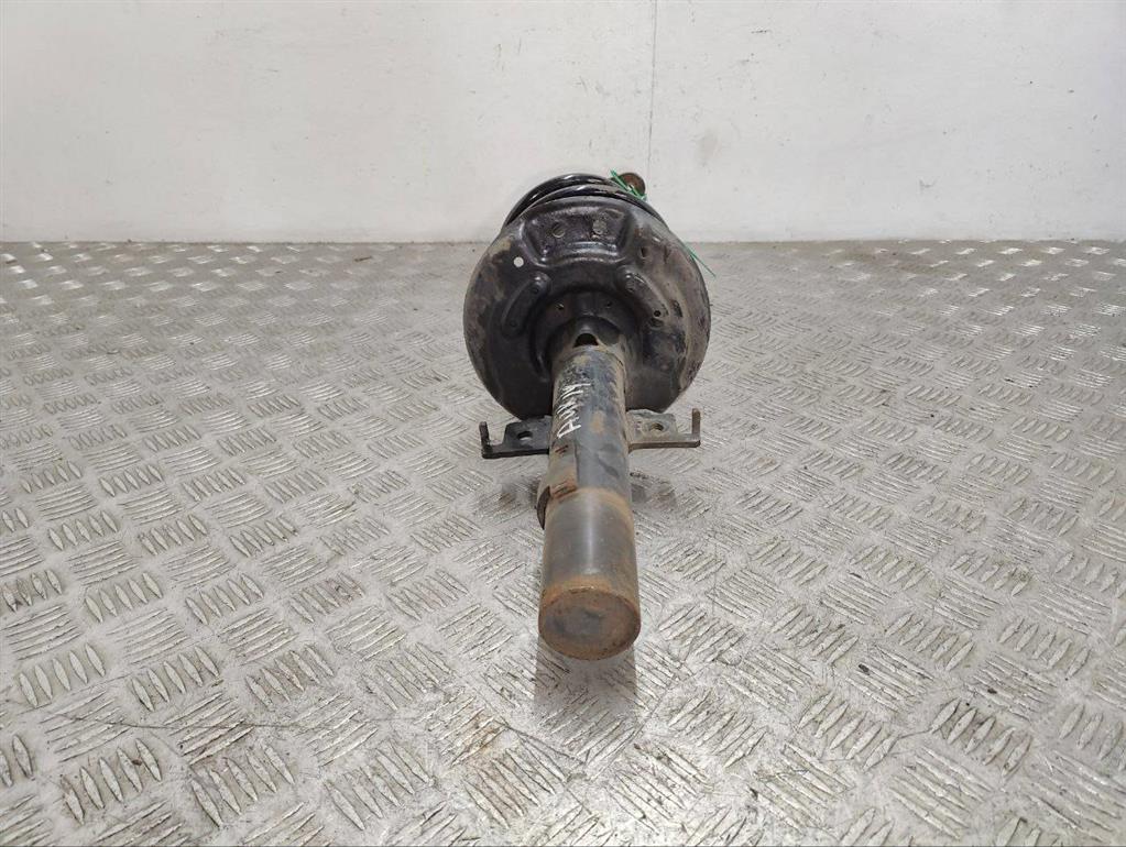 Стойка передняя правая