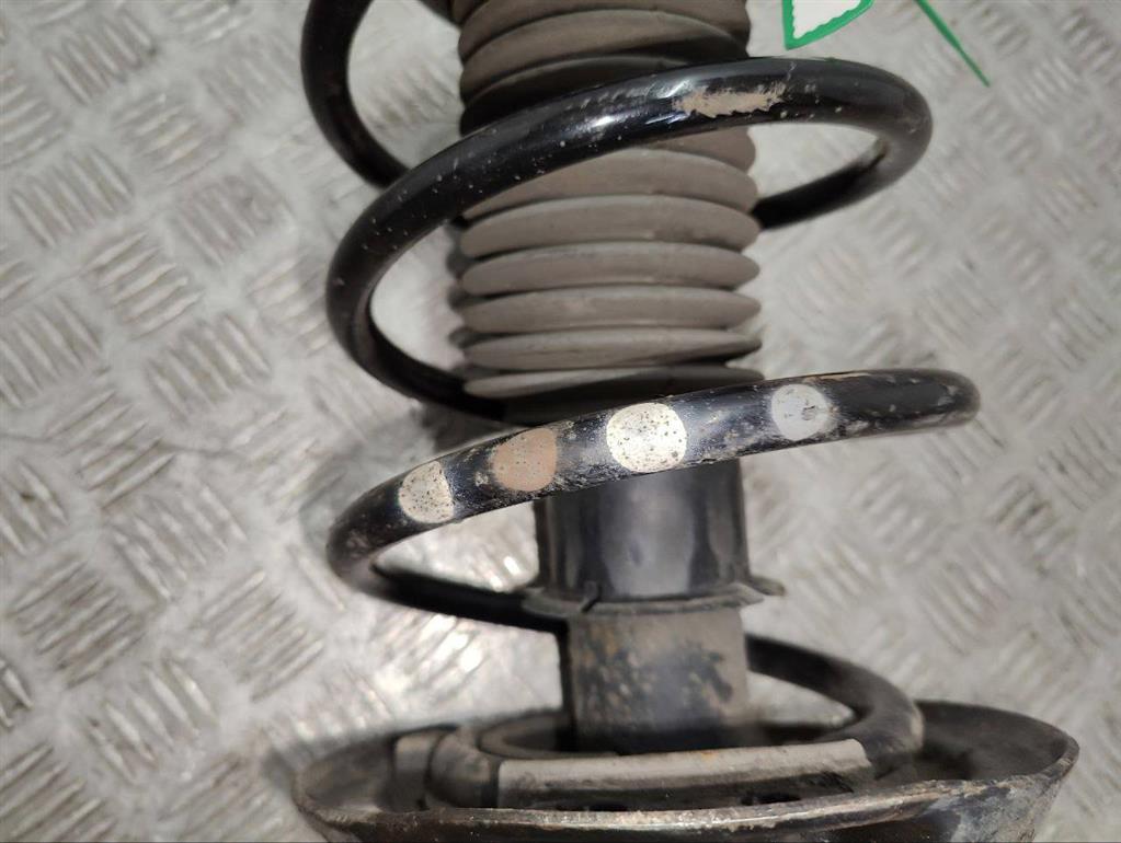 Стойка передняя правая