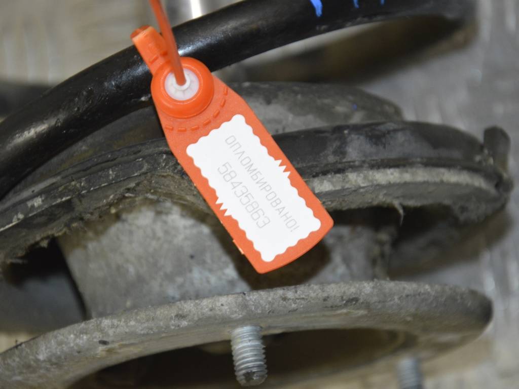 Стойка передняя правая