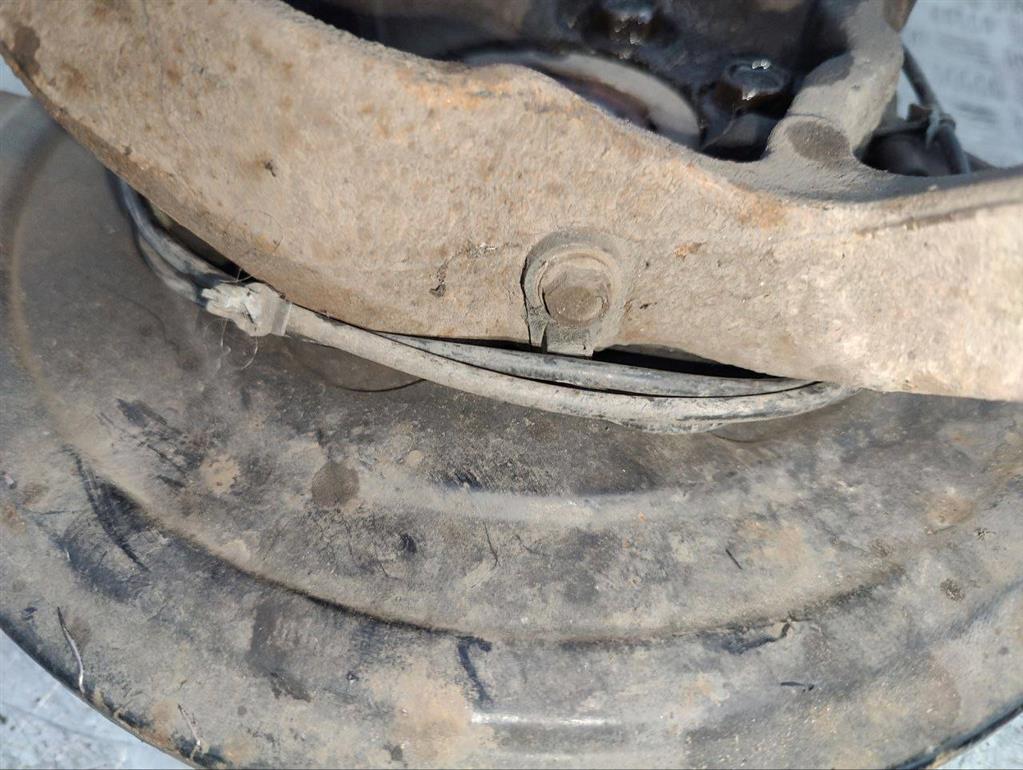 Ступица передняя левая