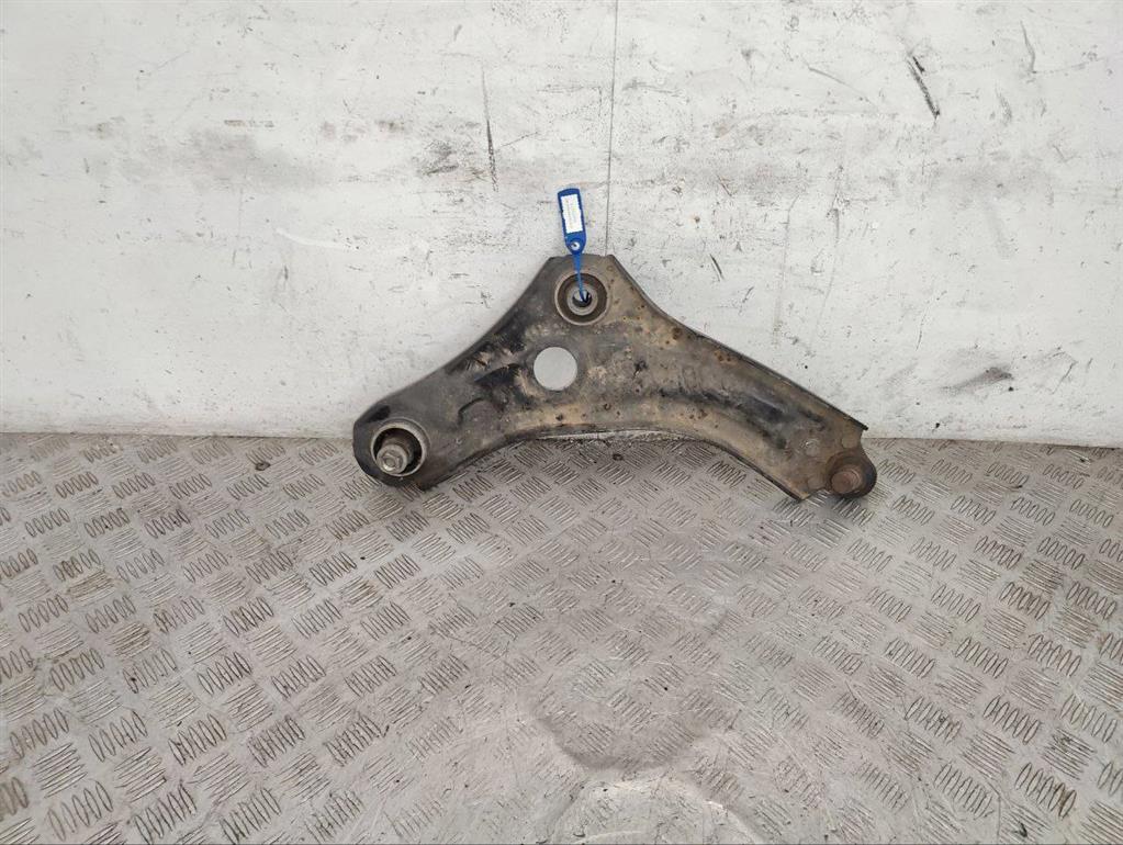 Рычаг передний правый