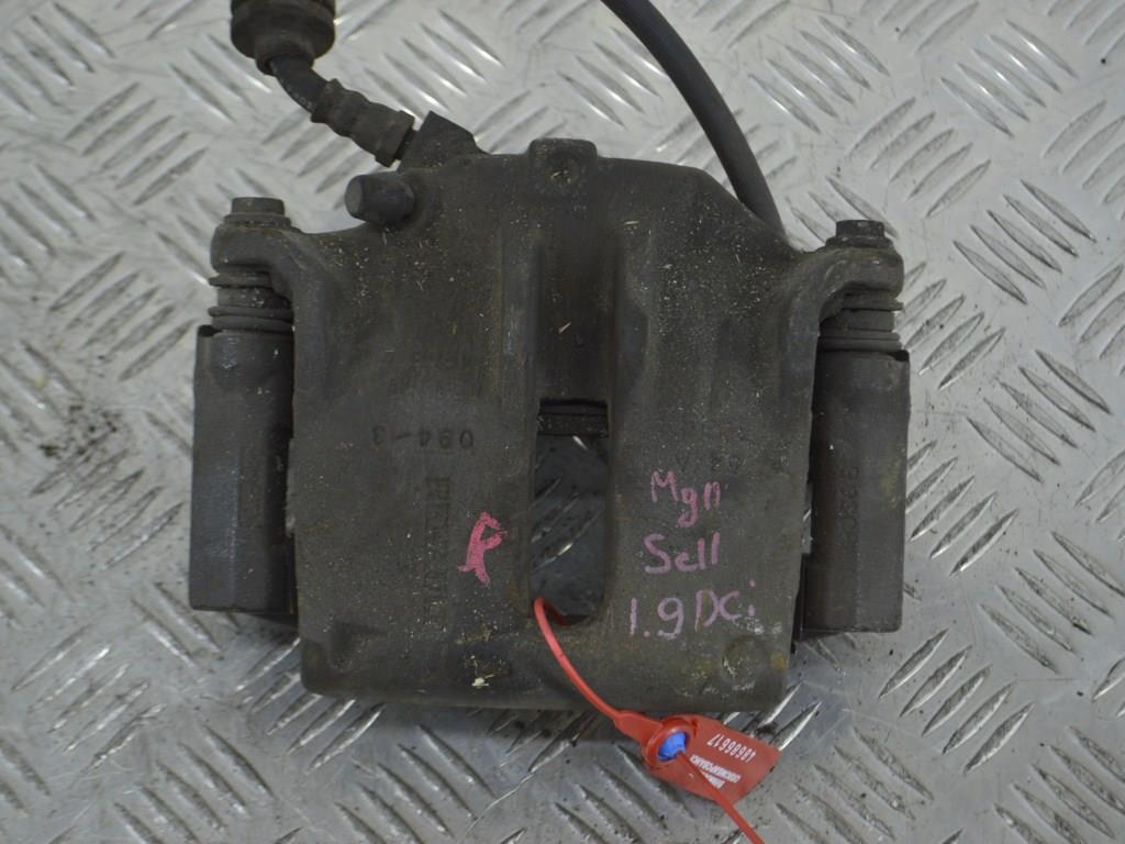 Суппорт передний правый Renault Megane 2 (2002-2008) 7701207686