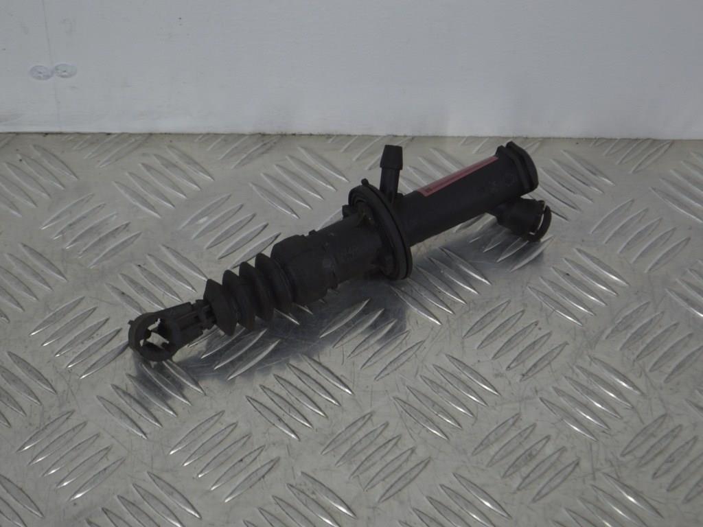 Цилиндр сцепления главный Renault Clio 3 (2005-2012) 8200436137