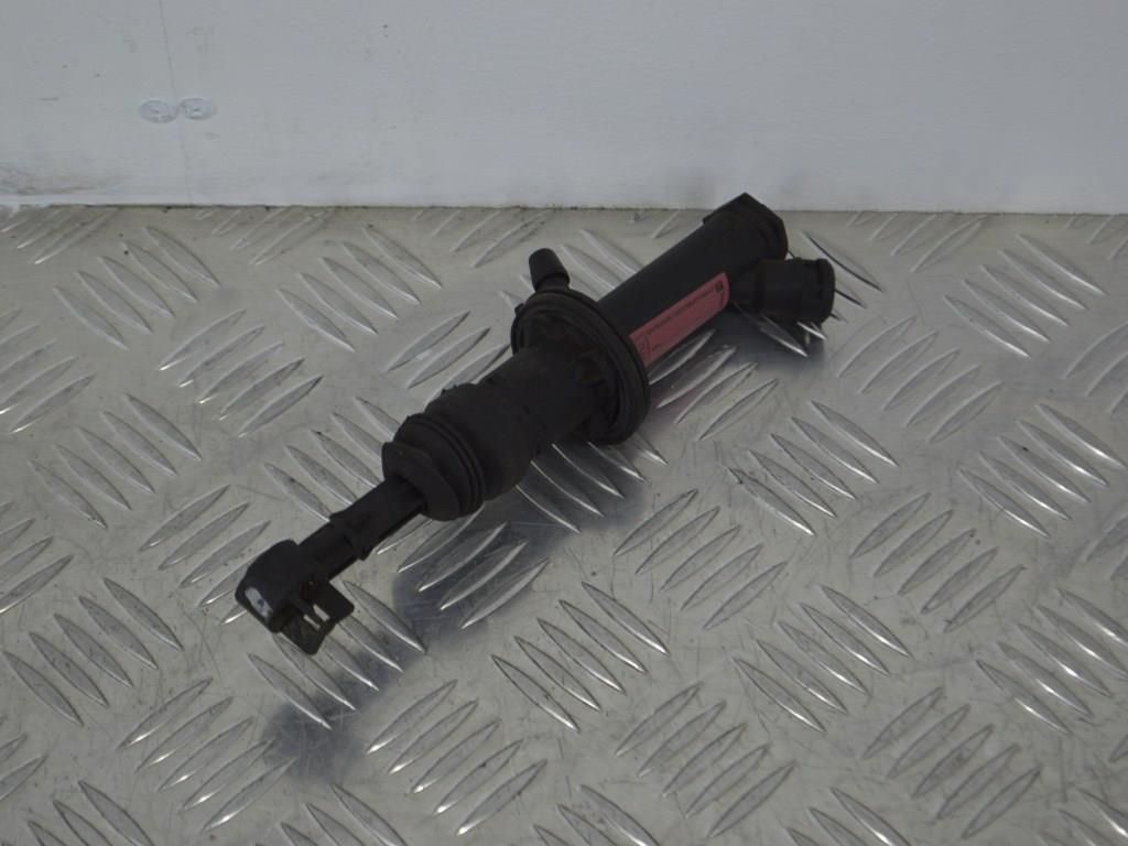 Цилиндр сцепления главный Renault Kangoo 2 (2007-2019) 8200436137