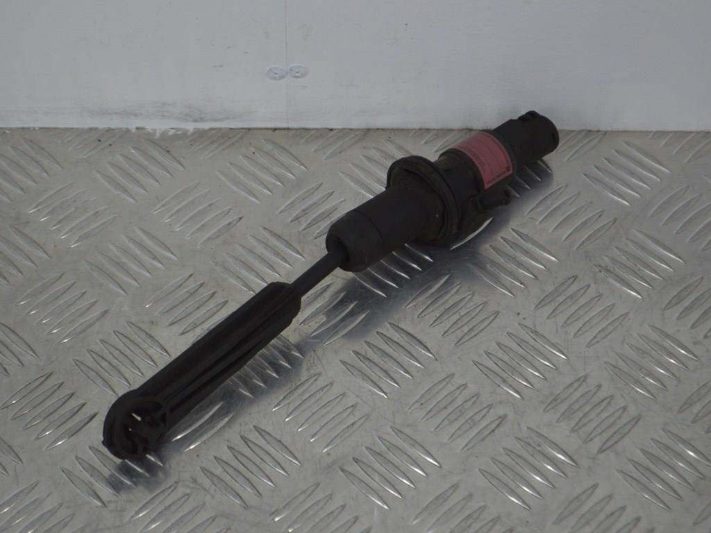 Цилиндр сцепления главный