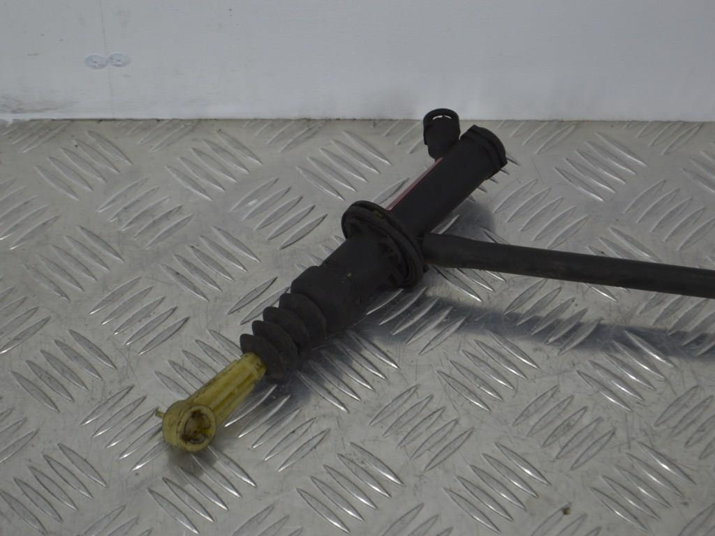 Цилиндр сцепления главный Renault Megane 3 (2008-2019) 306107195R