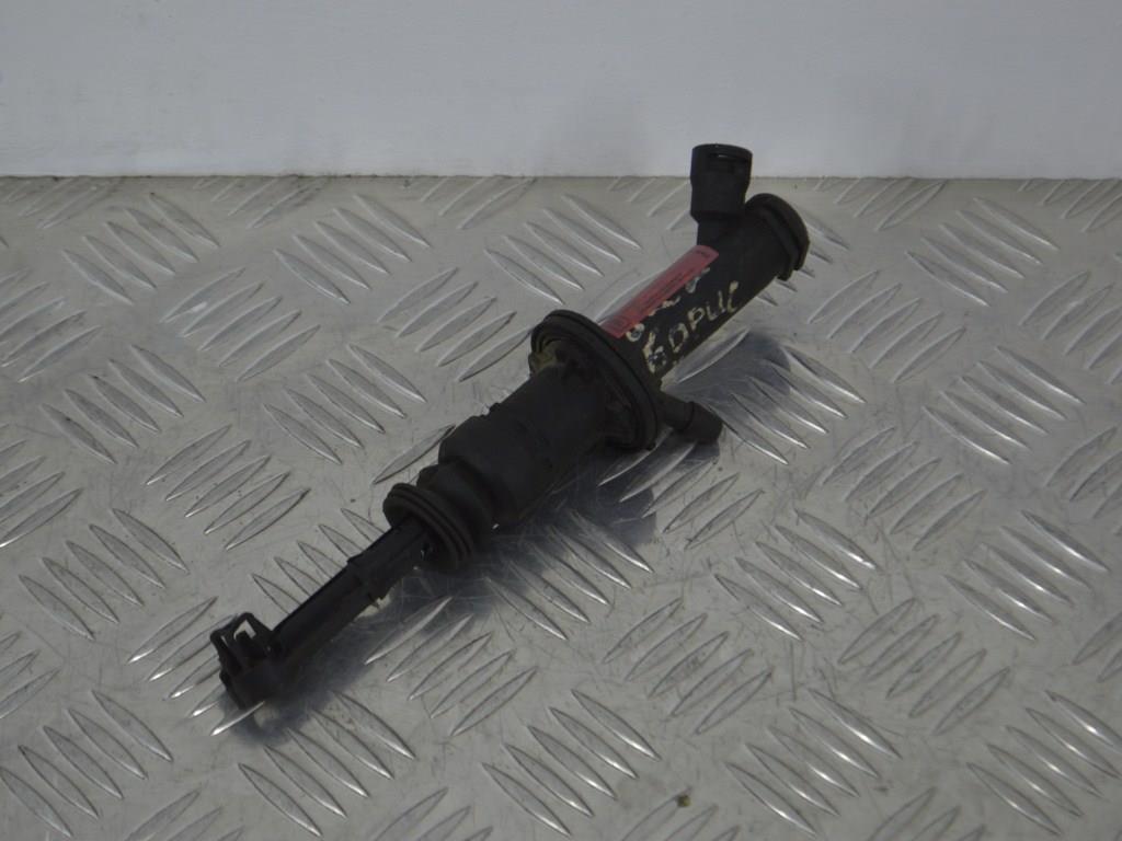 Цилиндр сцепления главный Renault Scenic 2 (2003-2009) 8200151770