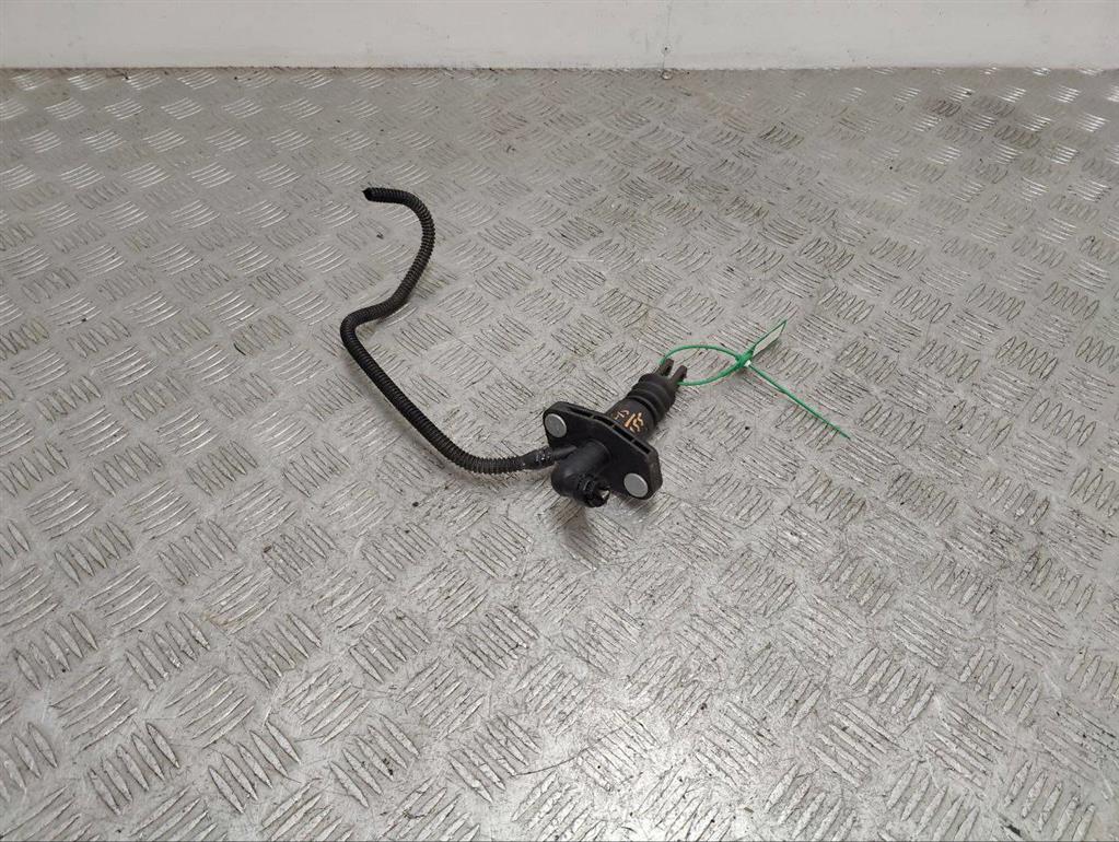 Цилиндр сцепления главный