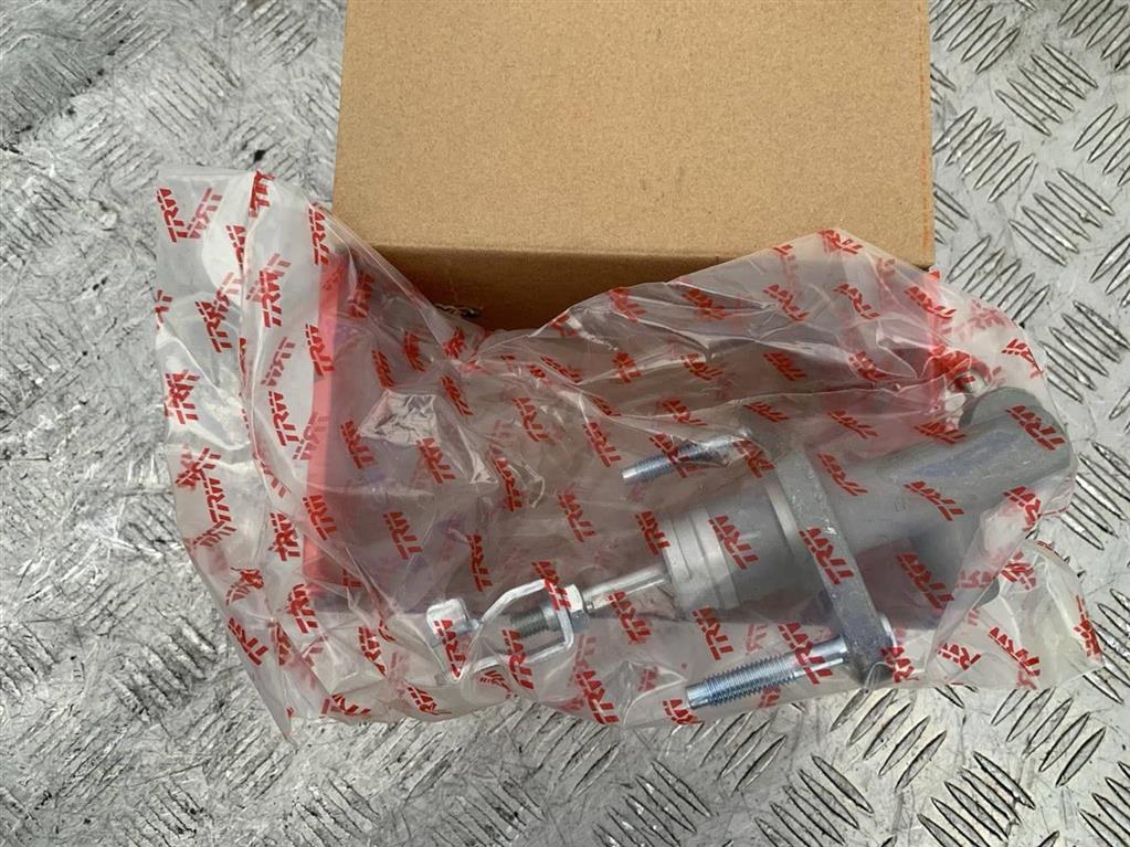 Цилиндр сцепления главный