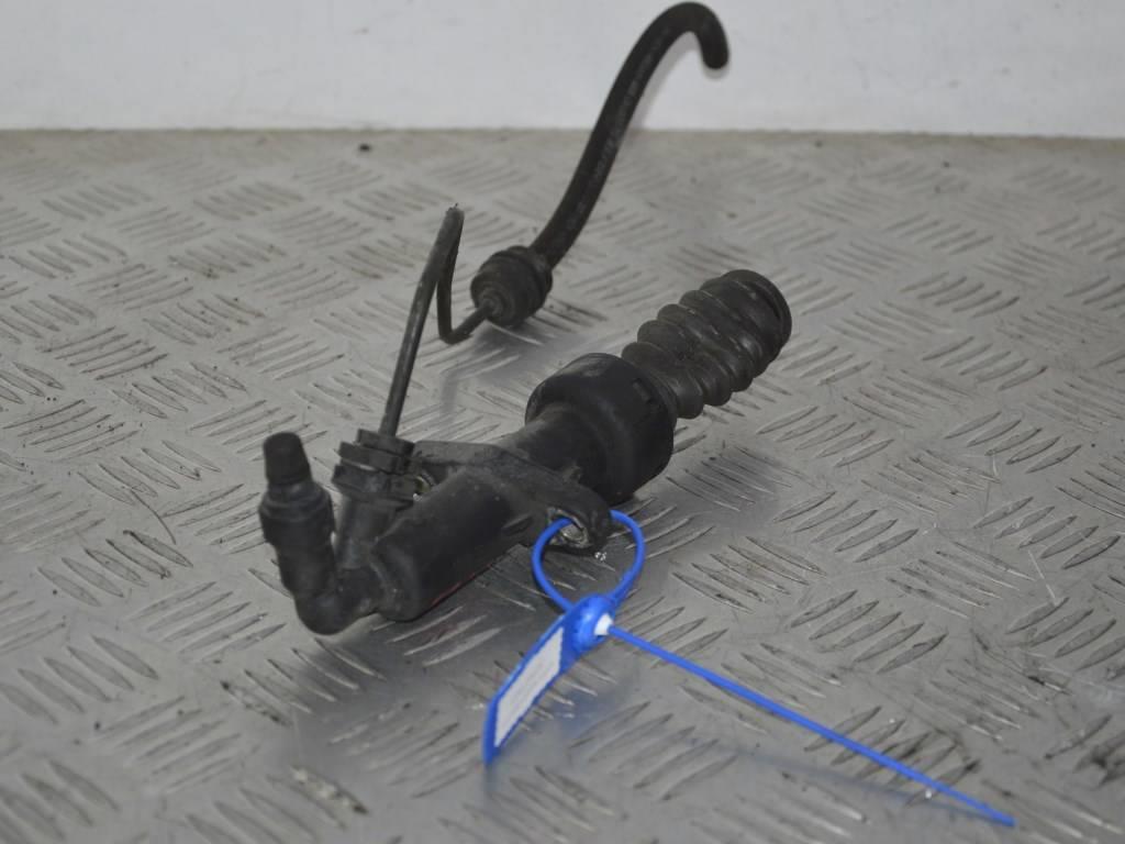 Цилиндр сцепления рабочий