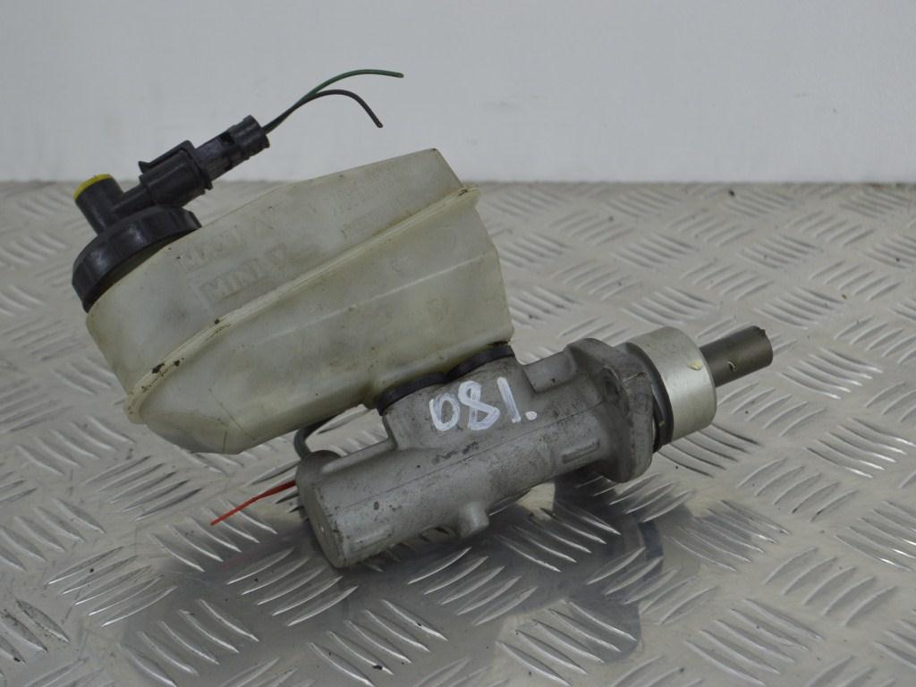 Цилиндр тормозной главный