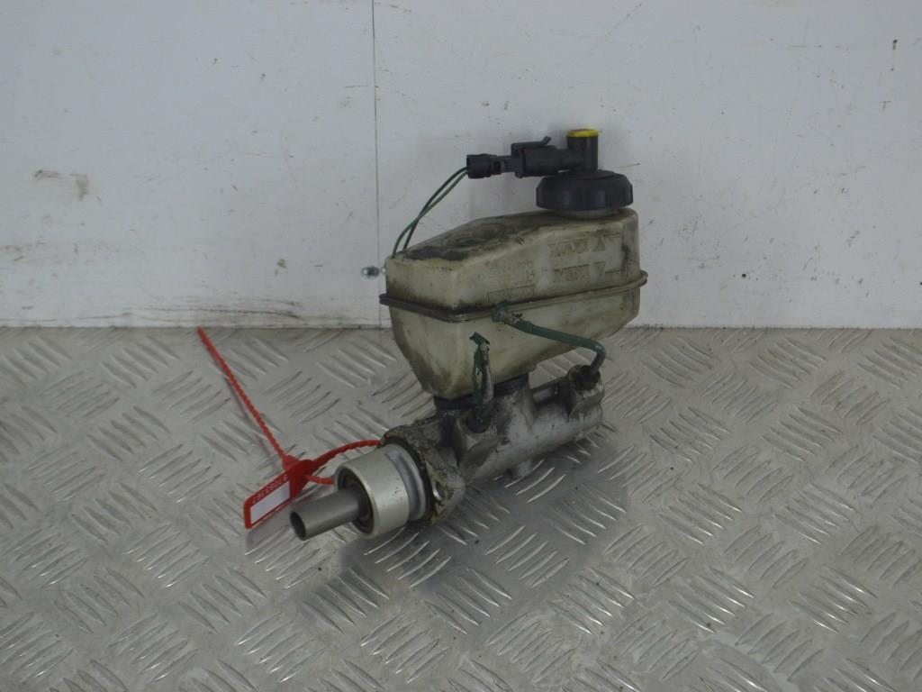 Цилиндр тормозной главный