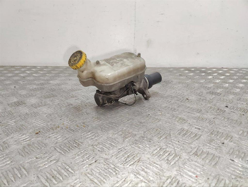 Цилиндр тормозной главный