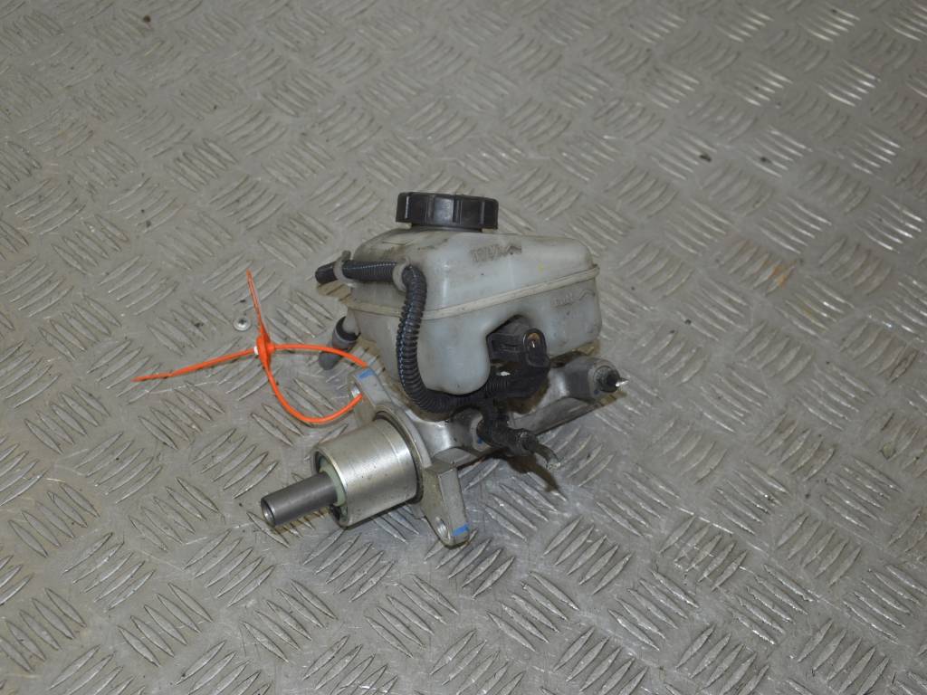 Цилиндр тормозной главный