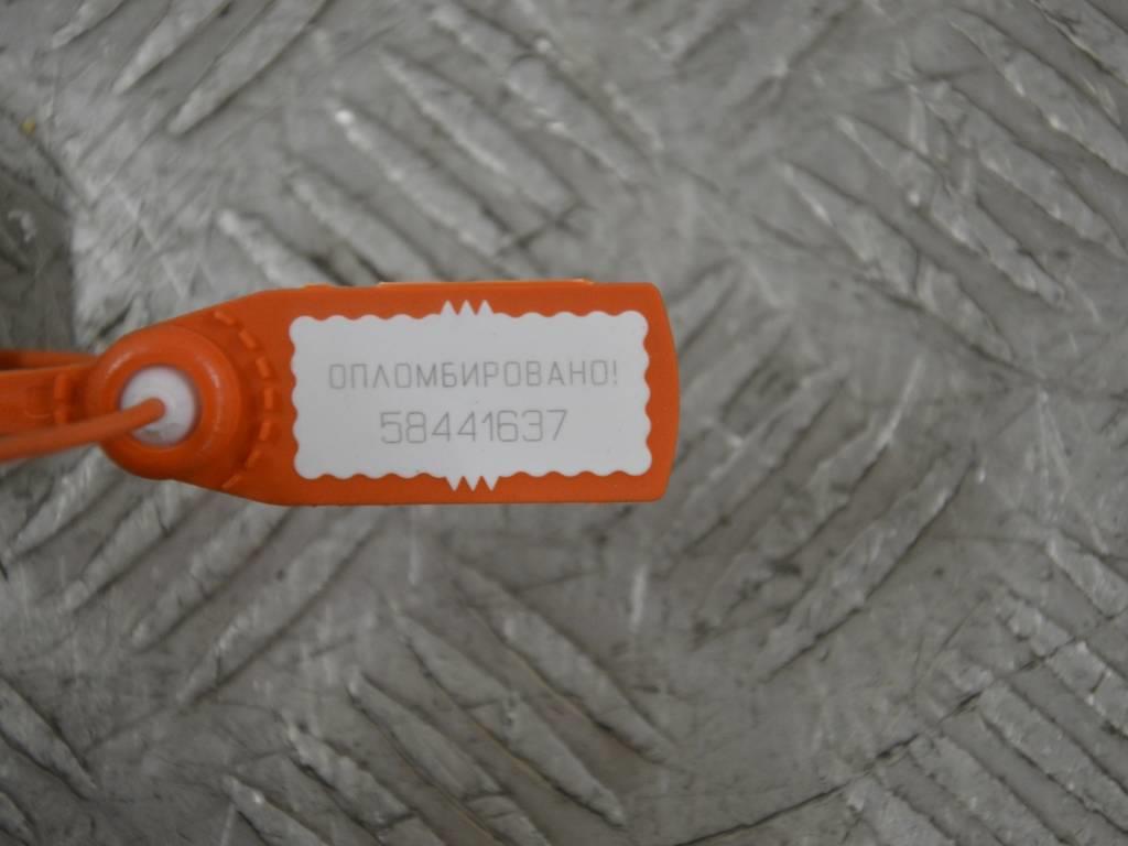 Уплотнитель двери передней левой