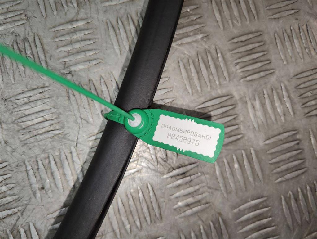 Уплотнитель двери передней правой