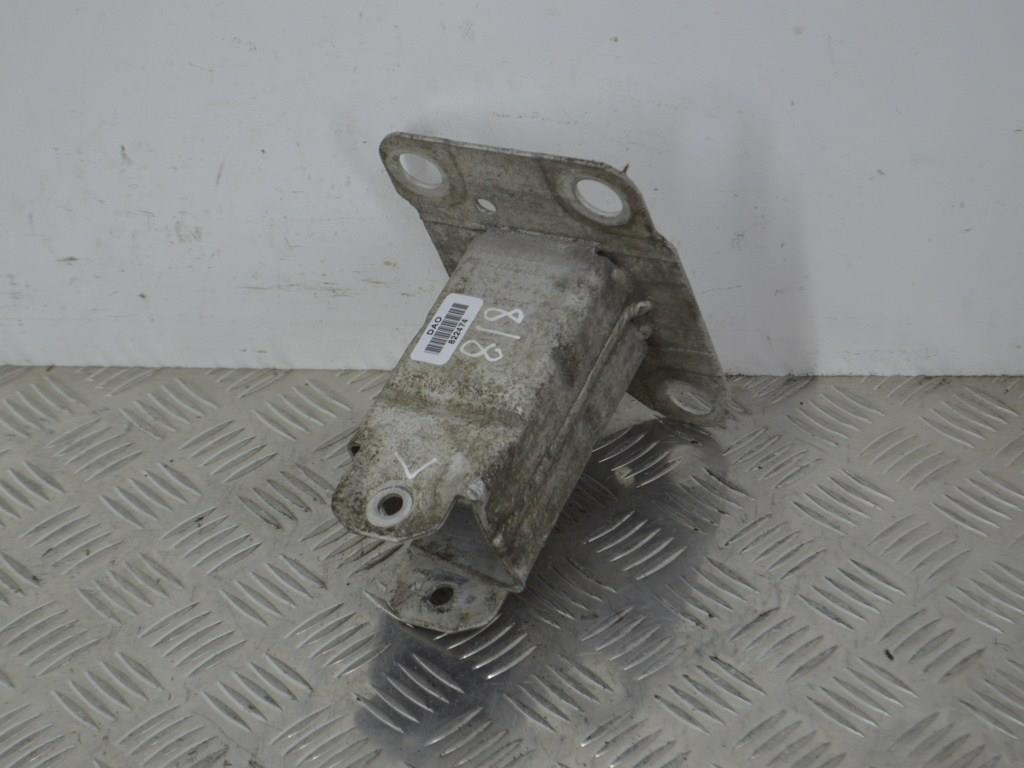 Усилитель бампера переднего