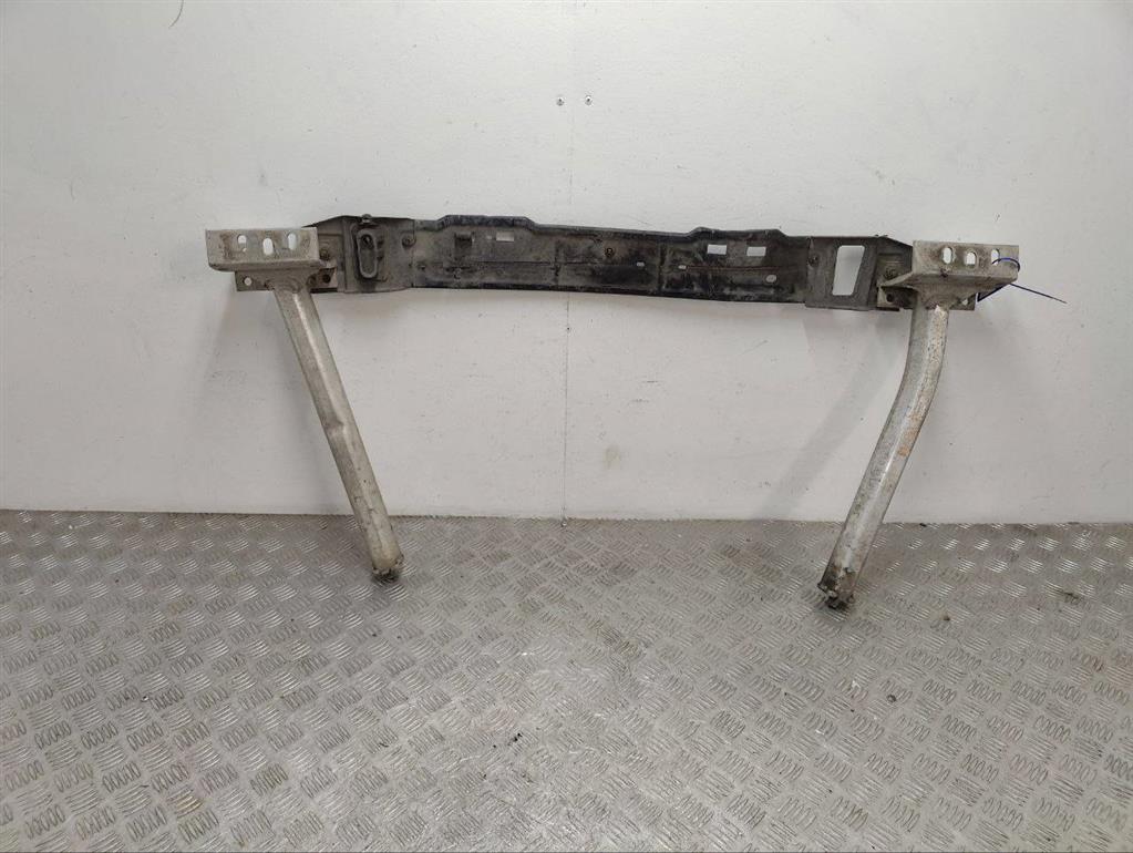 Усилитель бампера переднего