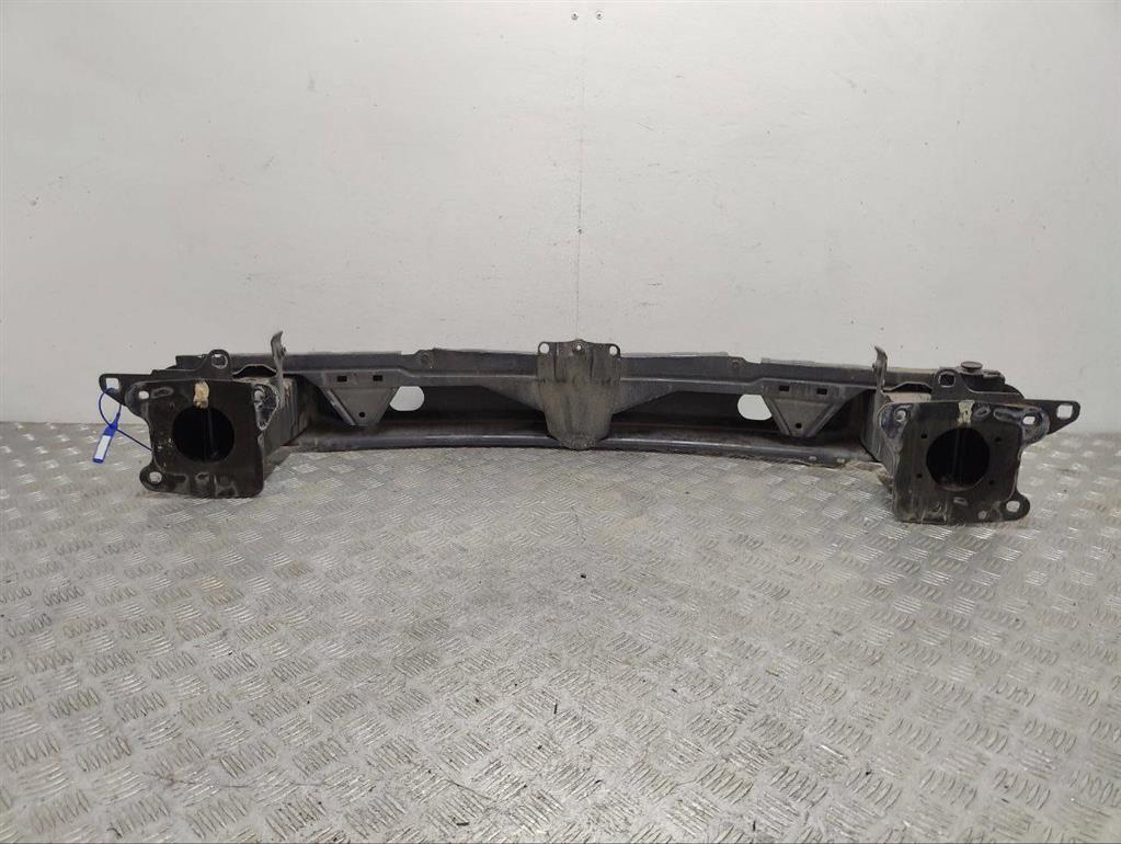 Усилитель бампера переднего