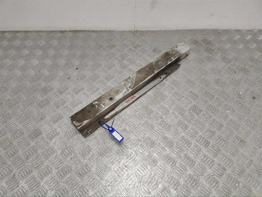 Усилитель бампера переднего