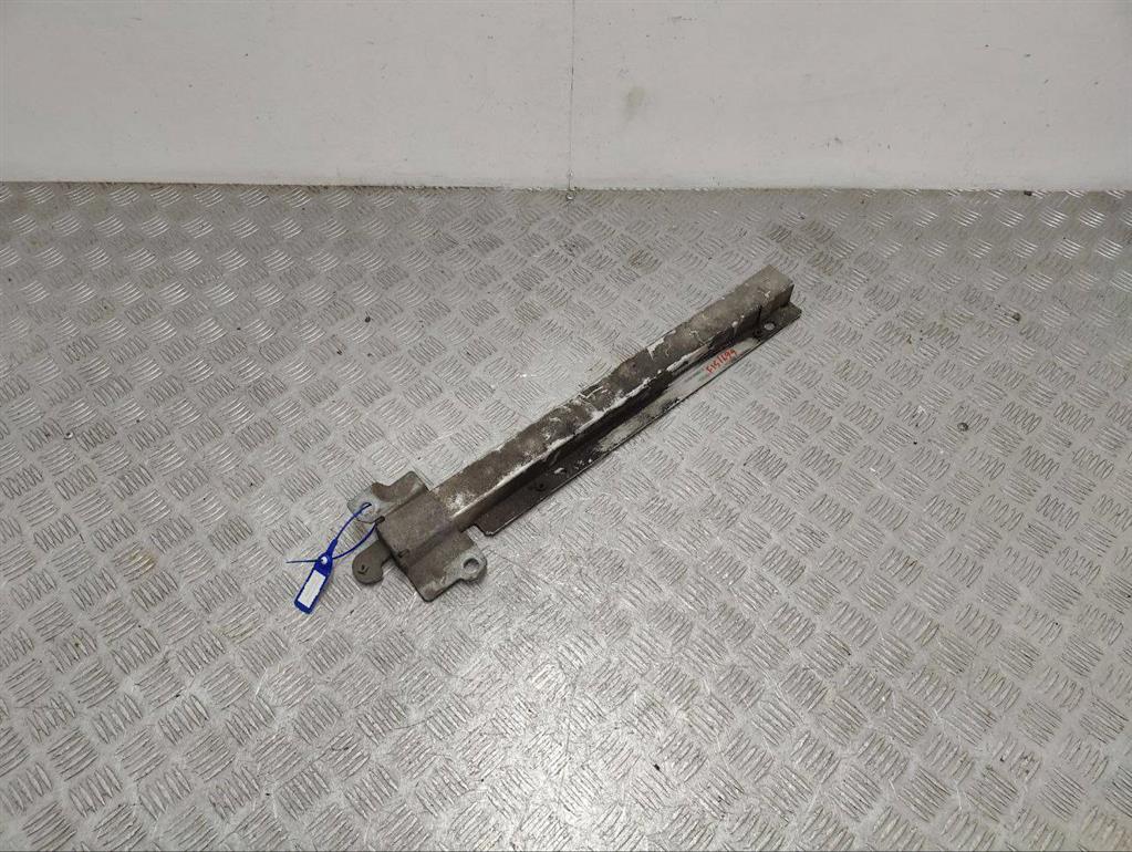 Усилитель бампера переднего