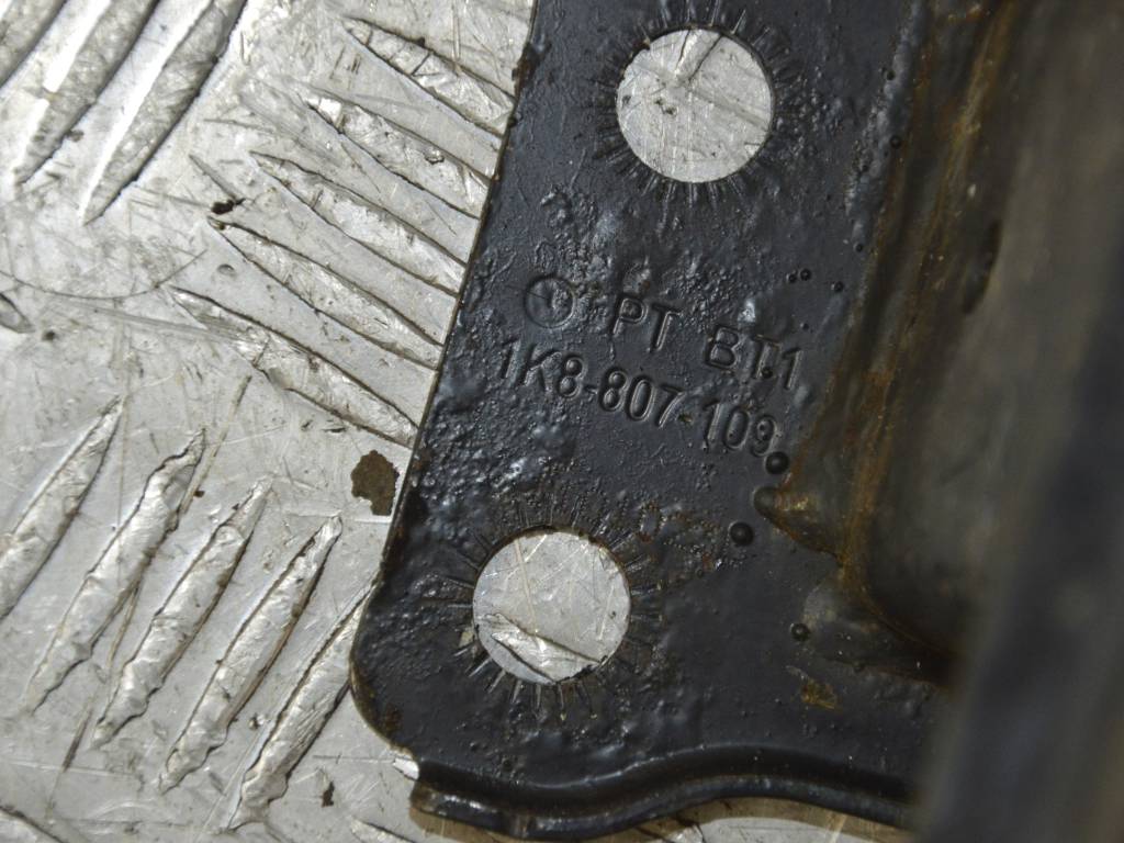 Усилитель бампера переднего