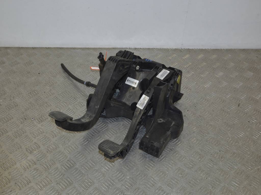 Узел педальный (блок педалей)