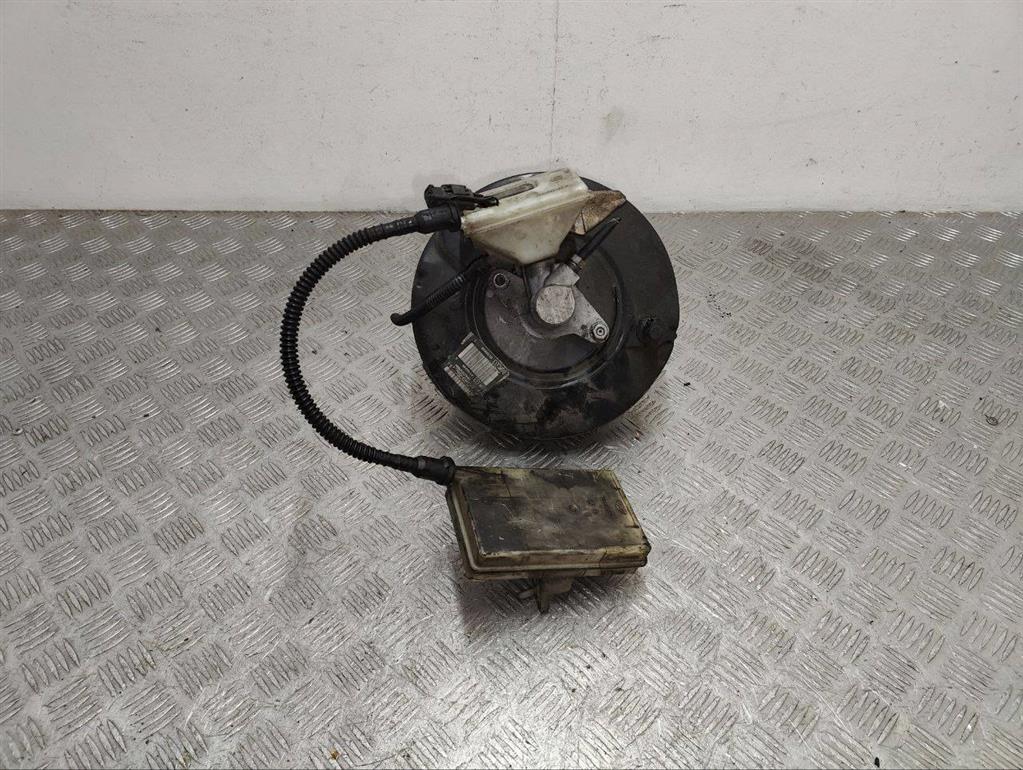 Вакуумный усилитель тормозов