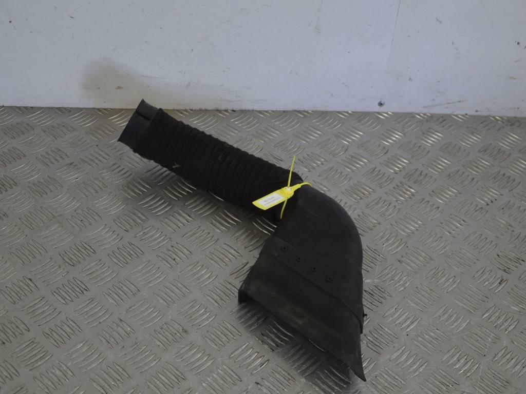 Воздухозаборник Renault Megane 2 (2002-2008) 8200177232