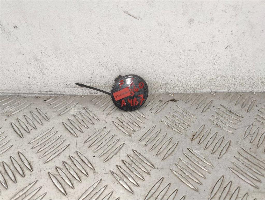 Заглушка (решетка) в бампер передний