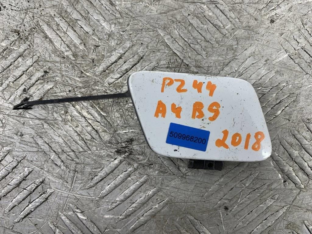 Заглушка (решетка) в бампер передний