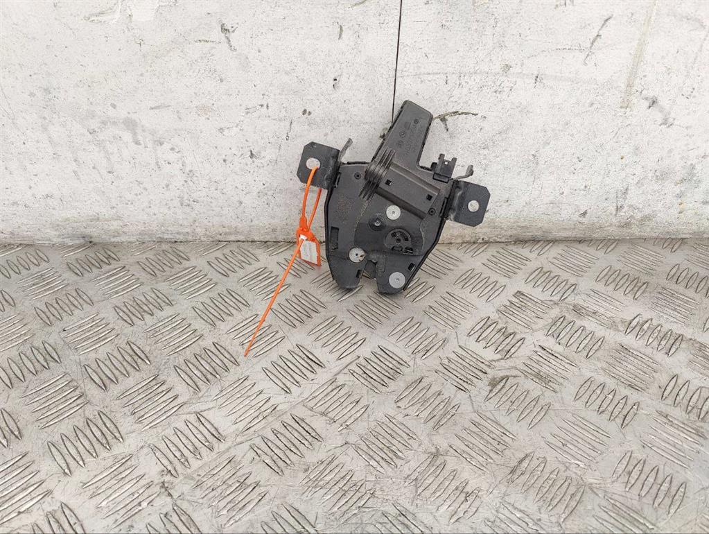 Замок багажника