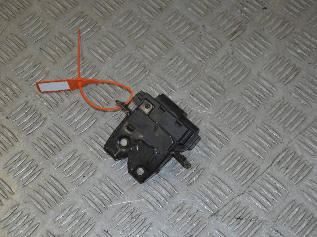 Замок багажника