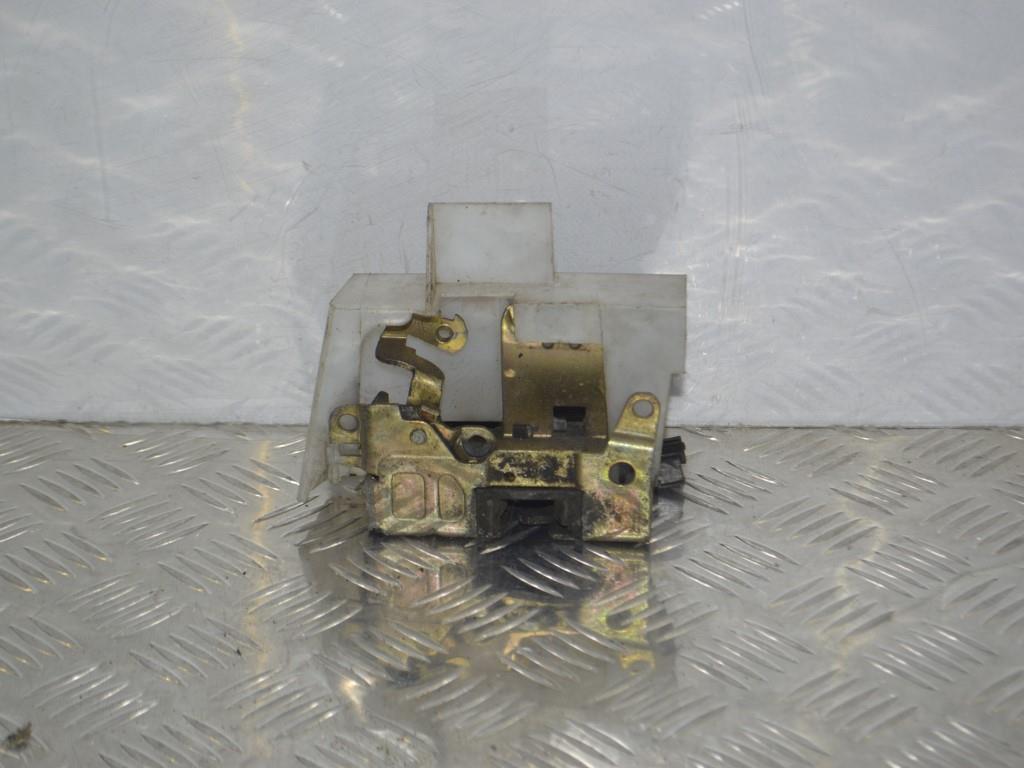 Замок двери передней левой