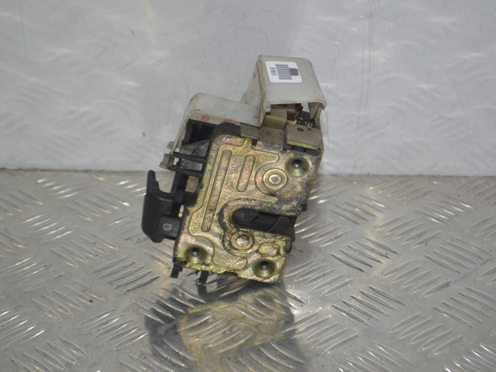 Замок двери передней левой