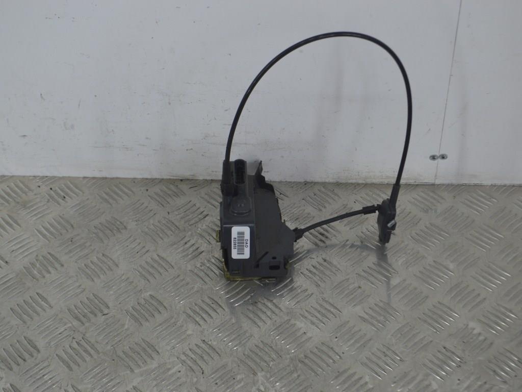 Замок двери передней левой