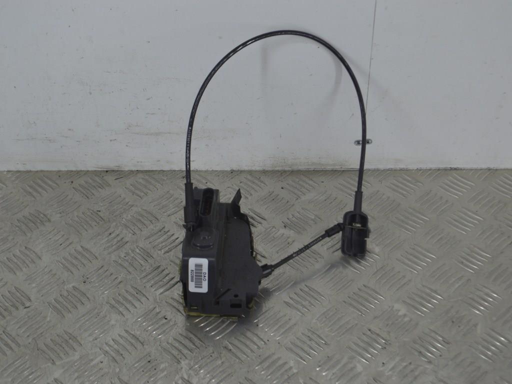 Замок двери передней левой