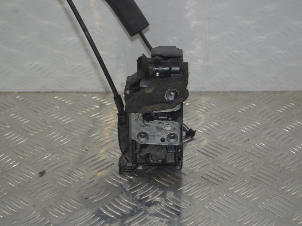 Замок двери передней левой