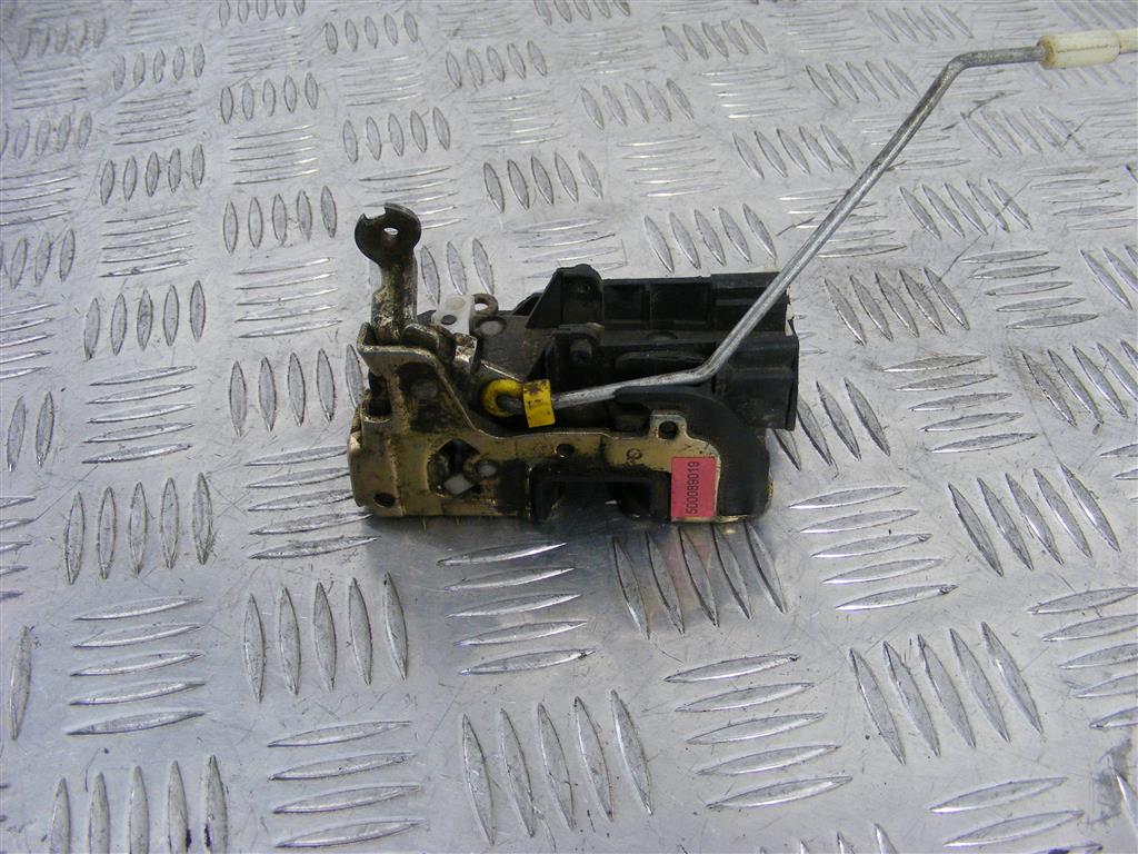 Замок двери передней левой