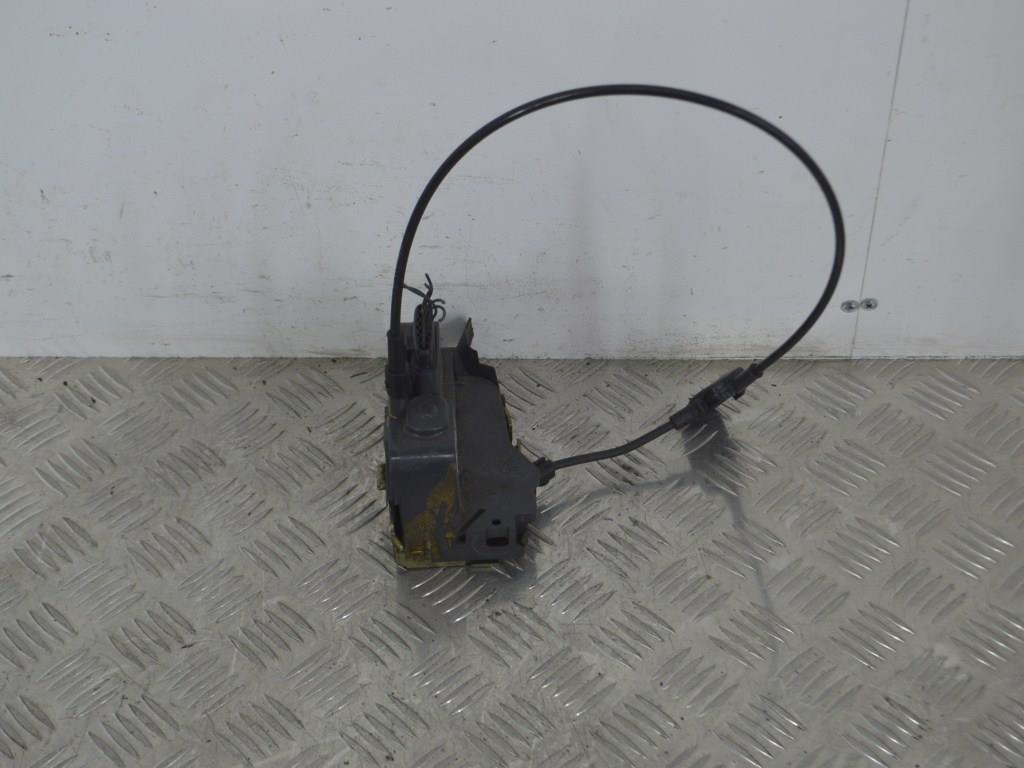 Замок двери передней левой