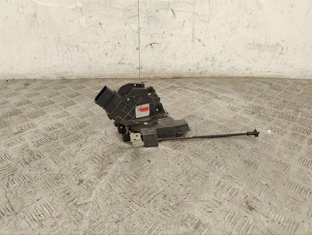 Замок двери передней левой