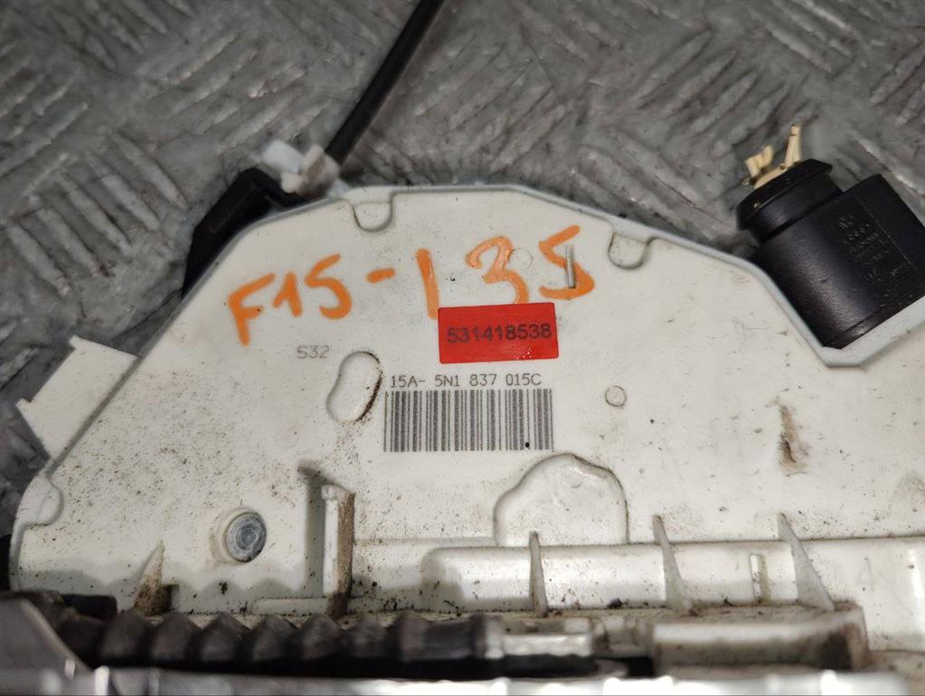 Замок двери передней левой