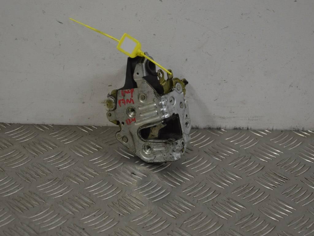 Замок двери передней левой