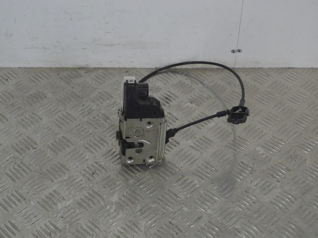 Замок двери передней правой